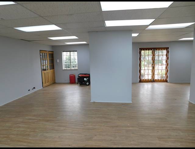 90M² OFFICE TO LET IN FERNDALE